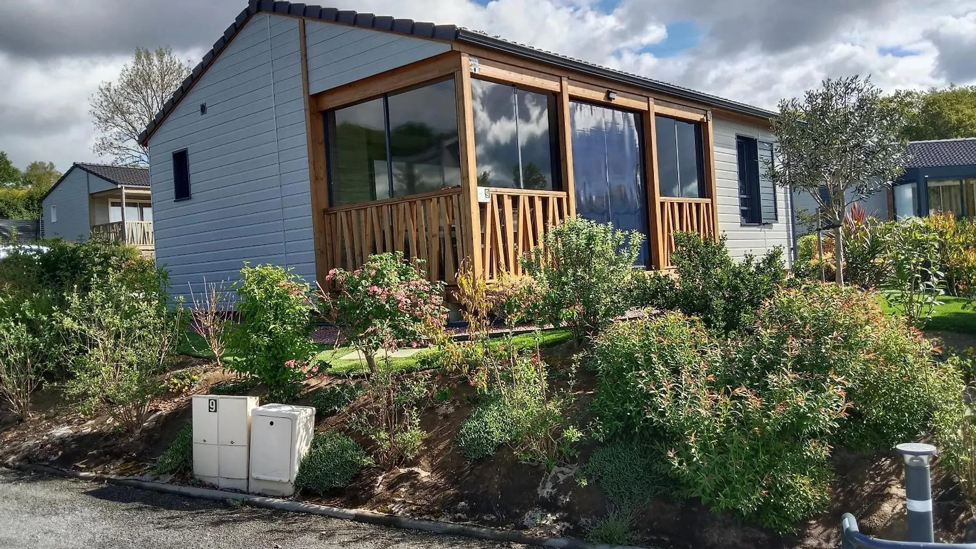 Chalet Enchanteur A Arzal Avec Vue Sur Lac Et Piscine Partagee